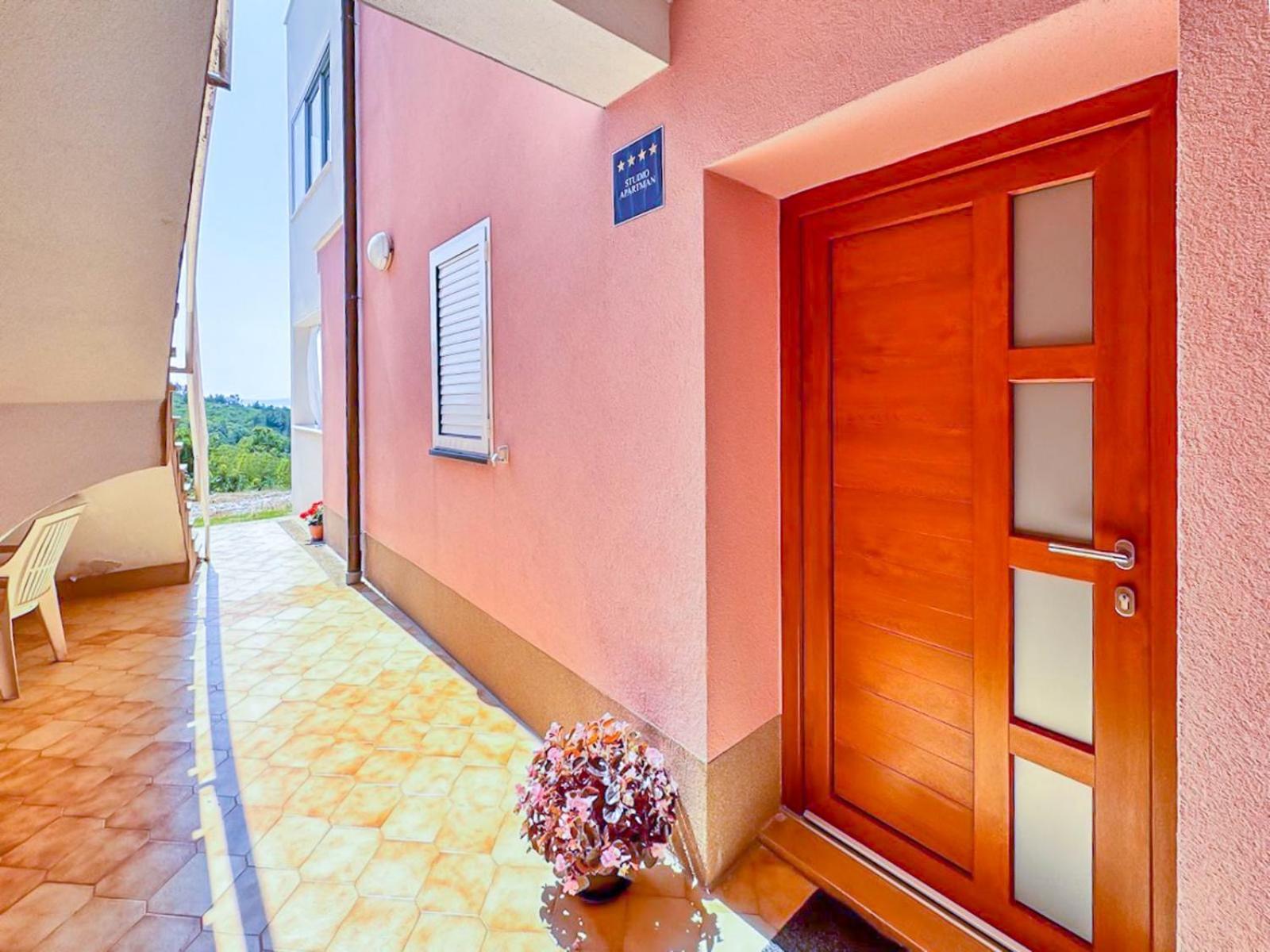 Studio Vesna With A Terrace And Sea View ラバック エクステリア 写真